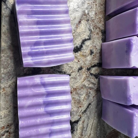 Handmade “Chei-Rosie 59” Shea Butter Base 4.5 oz Bar - Picture 2 of 2